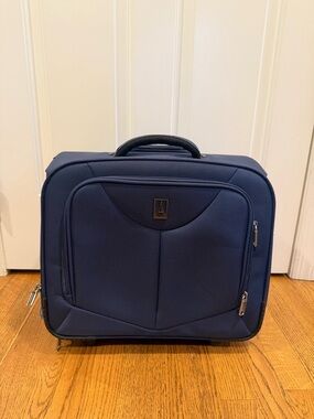 Travelpro Maxlite 5 Rolling Tote